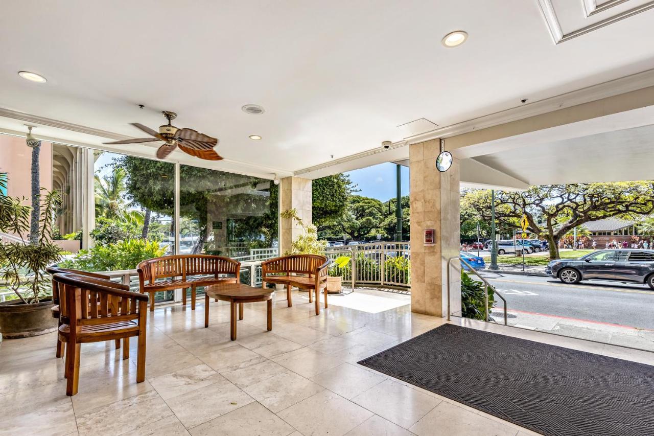 Inviting Waikiki Grand Hotel Room One Block To Beach! Гонолулу Экстерьер фото